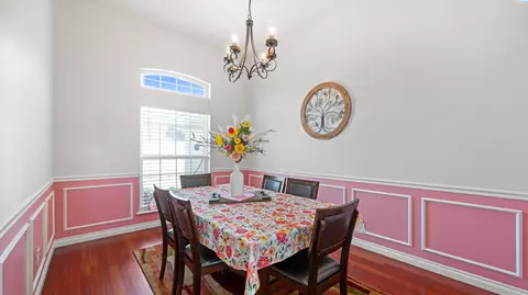 Dining - 4810 Mojave Dr, Pasco, WA 99301 photo 2 of 3