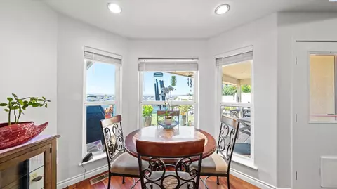 Dining - 4810 Mojave Dr, Pasco, WA 99301 photo 1 of 3
