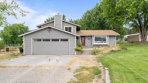 7 W Wagon Wheel Pr NW, Benton City, WA 99320
