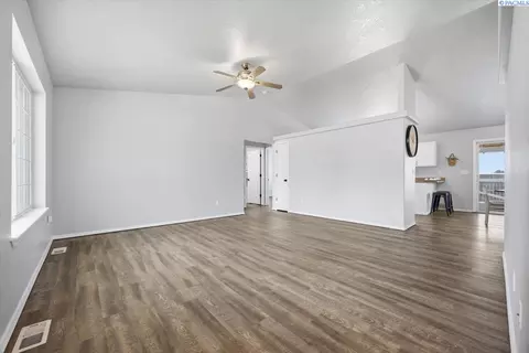 8412 Holborn Ln, Pasco, WA 99301 photo 3