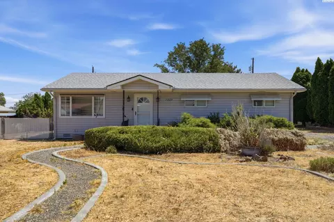 1269 N Perry Loop, Kennewick, WA 99336