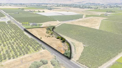 8002 Nka Mccreadie Rd, Prosser, WA 99350