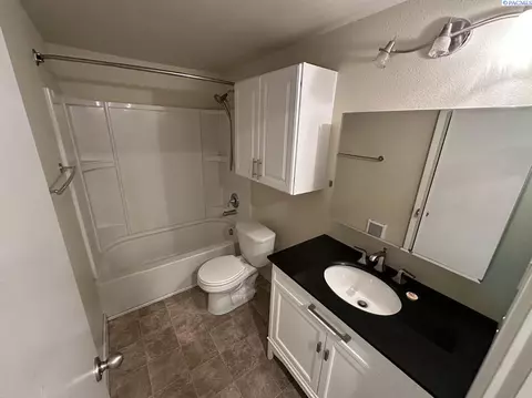 Bath - 19572 Sr 194, Pullman, WA 99163 photo 3 of 3
