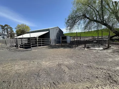 Exterior - 19572 Sr 194, Pullman, WA 99163 photo 1 of 14