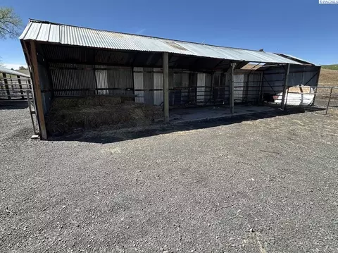 Exterior - 19572 Sr 194, Pullman, WA 99163 photo 5 of 14