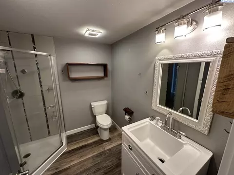 Bath - 19572 Sr 194, Pullman, WA 99163 photo 1 of 3