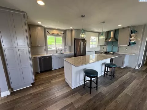 Kitchen - 19572 Sr 194, Pullman, WA 99163 photo 1 of 4