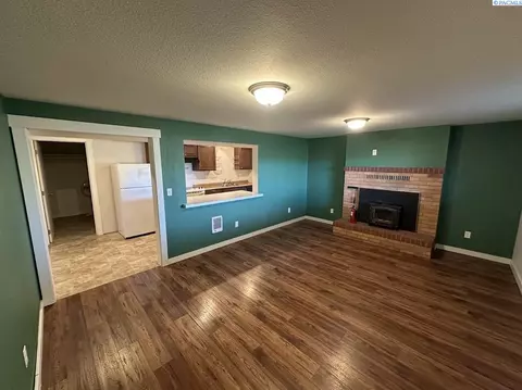 Living - 19572 Sr 194, Pullman, WA 99163 photo 3 of 4
