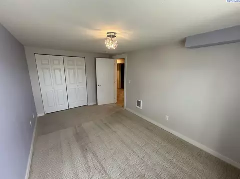 Bedroom - 19572 Sr 194, Pullman, WA 99163 photo 5 of 7