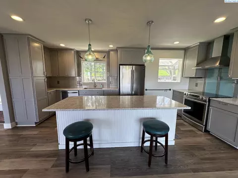 Kitchen - 19572 Sr 194, Pullman, WA 99163 photo 2 of 4