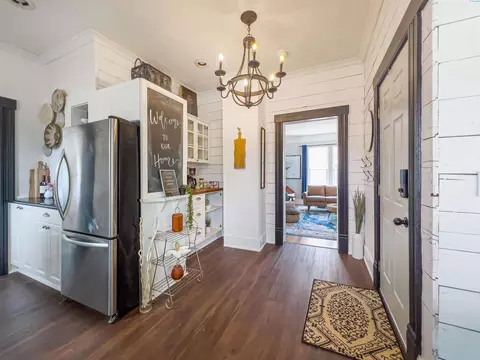 Entry Way - 321 NW Harrison St, Pullman, WA 99163 photo 1 of 4