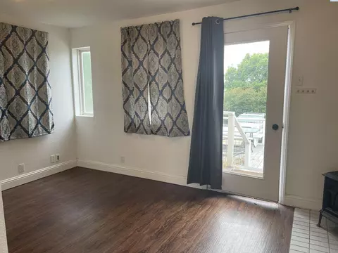 Living - 321 NW Harrison St, Pullman, WA 99163 photo 4 of 4