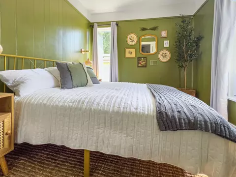 Bedroom - 321 NW Harrison St, Pullman, WA 99163 photo 4 of 4