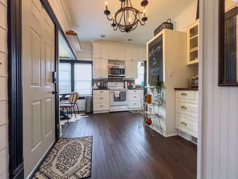 Entry Way - 321 NW Harrison St, Pullman, WA 99163 photo 4 of 4