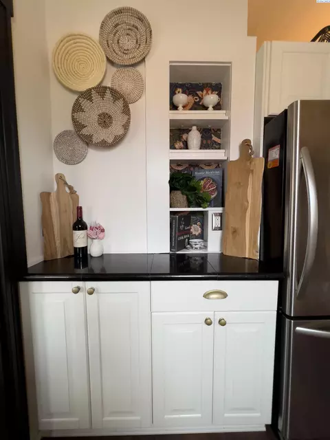 Kitchen - 321 NW Harrison St, Pullman, WA 99163 photo 1 of 2