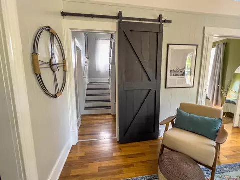 Entry Way - 321 NW Harrison St, Pullman, WA 99163 photo 3 of 4