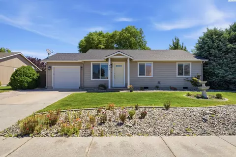 600 Riverstone Dr, Richland, WA 99352