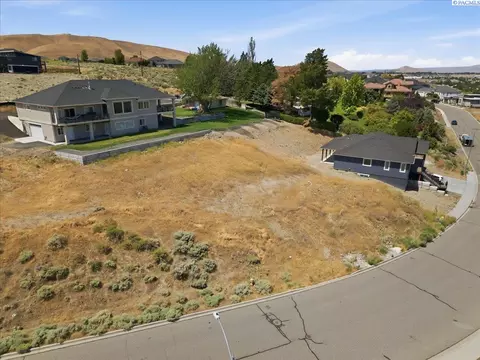 1051 Allenwhite Dr, Richland, WA 99352