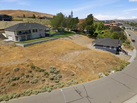 1051 Allenwhite Dr, Richland, WA 99352