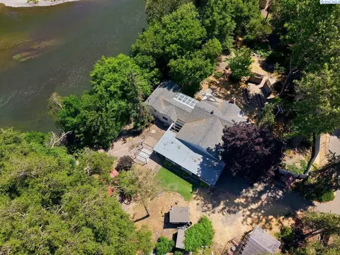 76704 N Yakima River Dr, West Richland, WA 99353