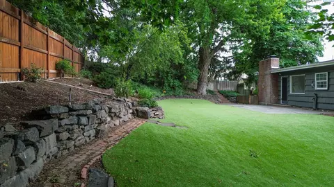 Exterior - 1000 NE Duncan Ln, Pullman, WA 99163 photo 4 of 6
