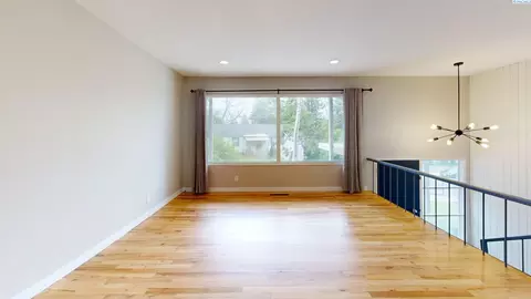 Living - 1000 NE Duncan Ln, Pullman, WA 99163 photo 3 of 5