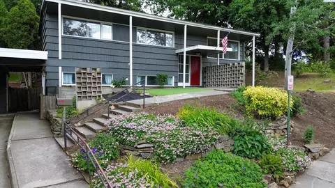 Exterior - 1000 NE Duncan Ln, Pullman, WA 99163 photo 2 of 6