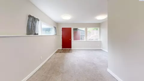 Living - 1000 NE Duncan Ln, Pullman, WA 99163 photo 5 of 5