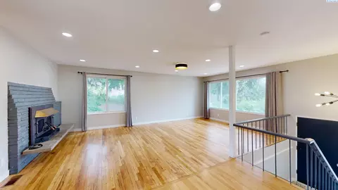 Living - 1000 NE Duncan Ln, Pullman, WA 99163 photo 1 of 5