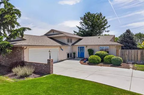 712 N Reed Pl, Kennewick, WA 99336