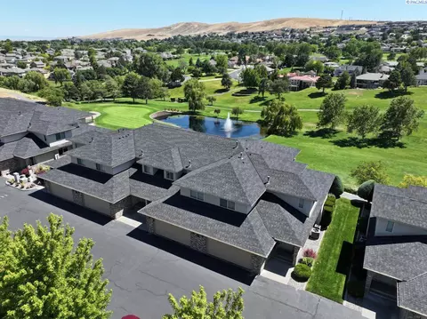 3710 W Canyon Lakes Dr D102 #D102, Kennewick, WA 99337