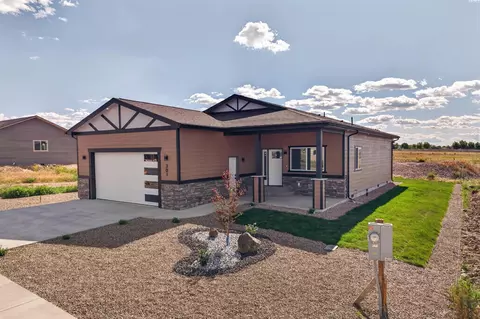 301 Hogan St, Sunnyside, WA 98944