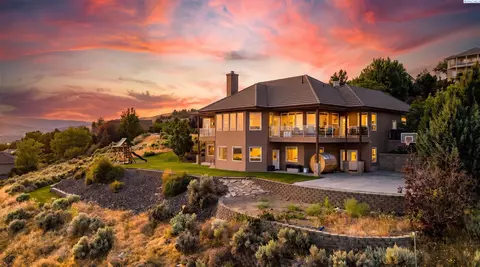 4004 W 42nd Ave, Kennewick, WA 99338