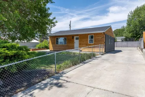 1103 11th St, Benton City, WA 99320