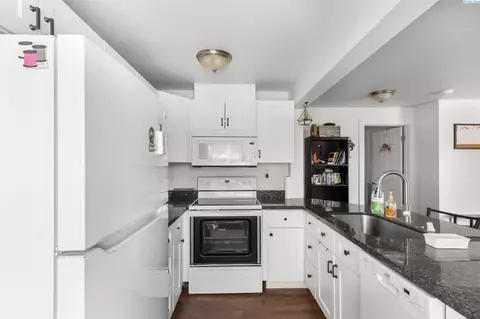 Kitchen - 306 E 5th St, Warden, WA 98857 photo 3 of 3