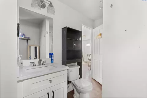 Bath - 306 E 5th St, Warden, WA 98857 photo 1 of 1