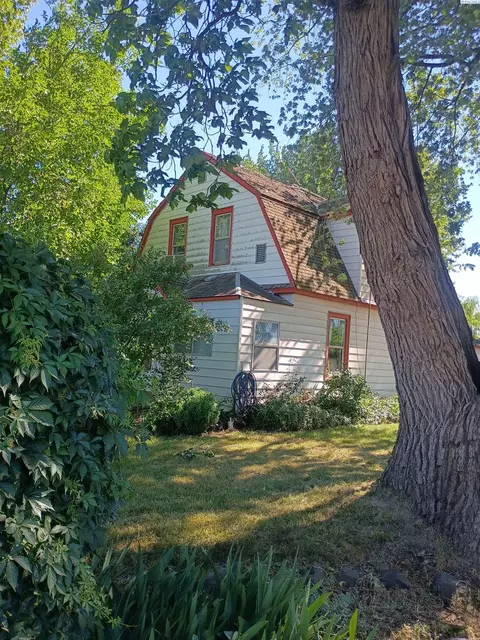 31 N Mclean Rd, Sunnyside, WA 98944