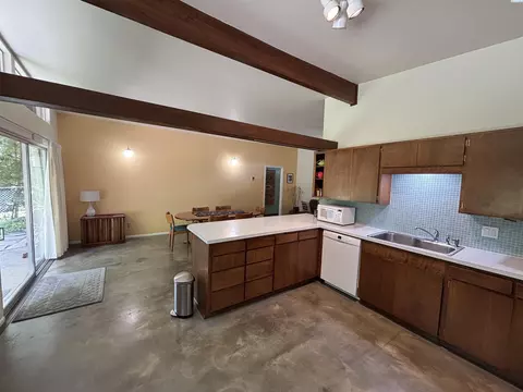 Kitchen - 905 SE Kamiaken St, Pullman, WA 99163 photo 2 of 3