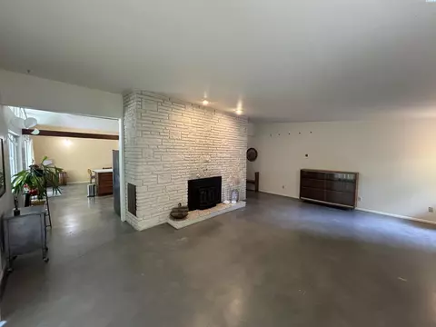 Living - 905 SE Kamiaken St, Pullman, WA 99163 photo 2 of 4