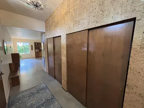 Entry Way - 905 SE Kamiaken St, Pullman, WA 99163 photo 1 of 5