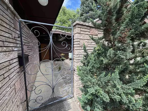 Exterior - 905 SE Kamiaken St, Pullman, WA 99163 photo 2 of 4