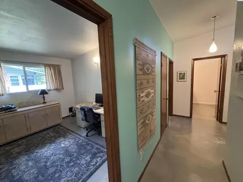 Entry Way - 905 SE Kamiaken St, Pullman, WA 99163 photo 4 of 5