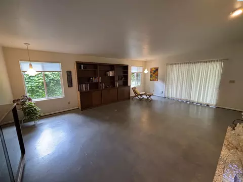Living - 905 SE Kamiaken St, Pullman, WA 99163 photo 1 of 4