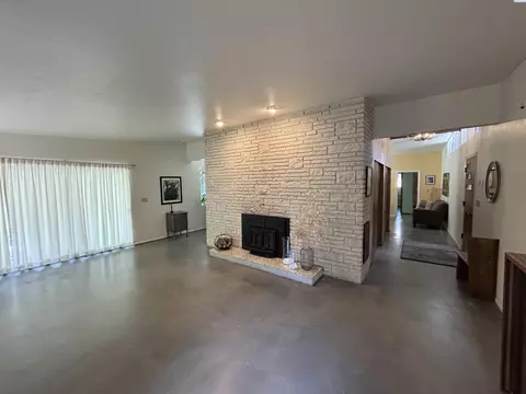 Living - 905 SE Kamiaken St, Pullman, WA 99163 photo 3 of 4
