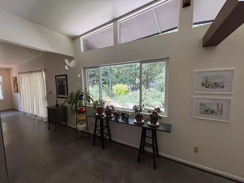 Entry Way - 905 SE Kamiaken St, Pullman, WA 99163 photo 2 of 5