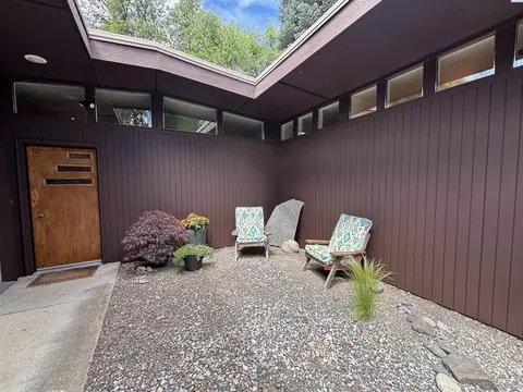 Exterior - 905 SE Kamiaken St, Pullman, WA 99163 photo 3 of 4