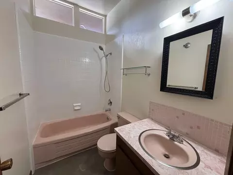 Bath - 905 SE Kamiaken St, Pullman, WA 99163 photo 3 of 3