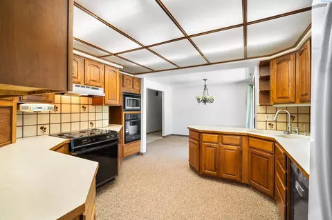 Kitchen - 950 SW Mies, Pullman, WA 99163 photo 2 of 2