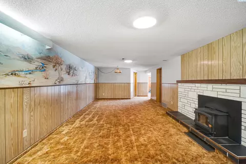 Living - 950 SW Mies, Pullman, WA 99163 photo 2 of 2