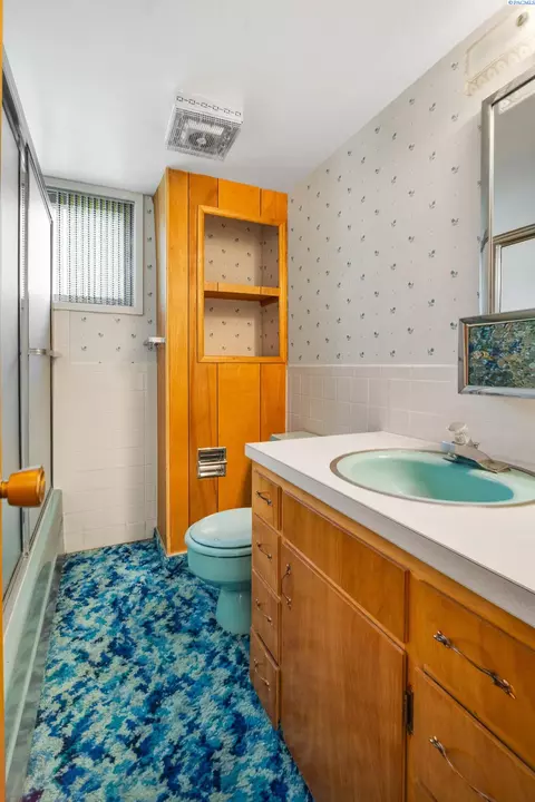 Bath - 950 SW Mies, Pullman, WA 99163 photo 3 of 3